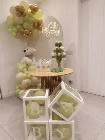 Amor em cada detalhe dessa montagem super prática! 🤍🧸" Obrigada por nos escolher @lumacsnog ficou linda sua decoração. 🥰 Balões da nossa parceira @salvinofestas